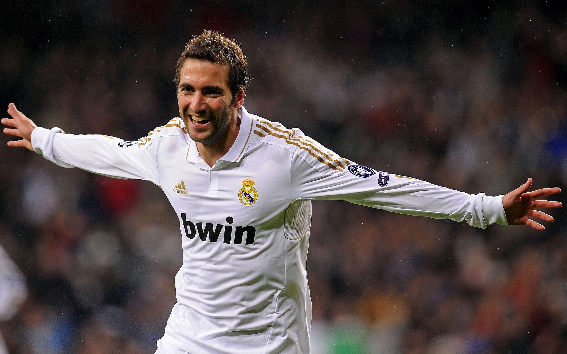 _现场直击：比赛中的惊险瞬间集锦_，比赛中的突发事件以及应对措施