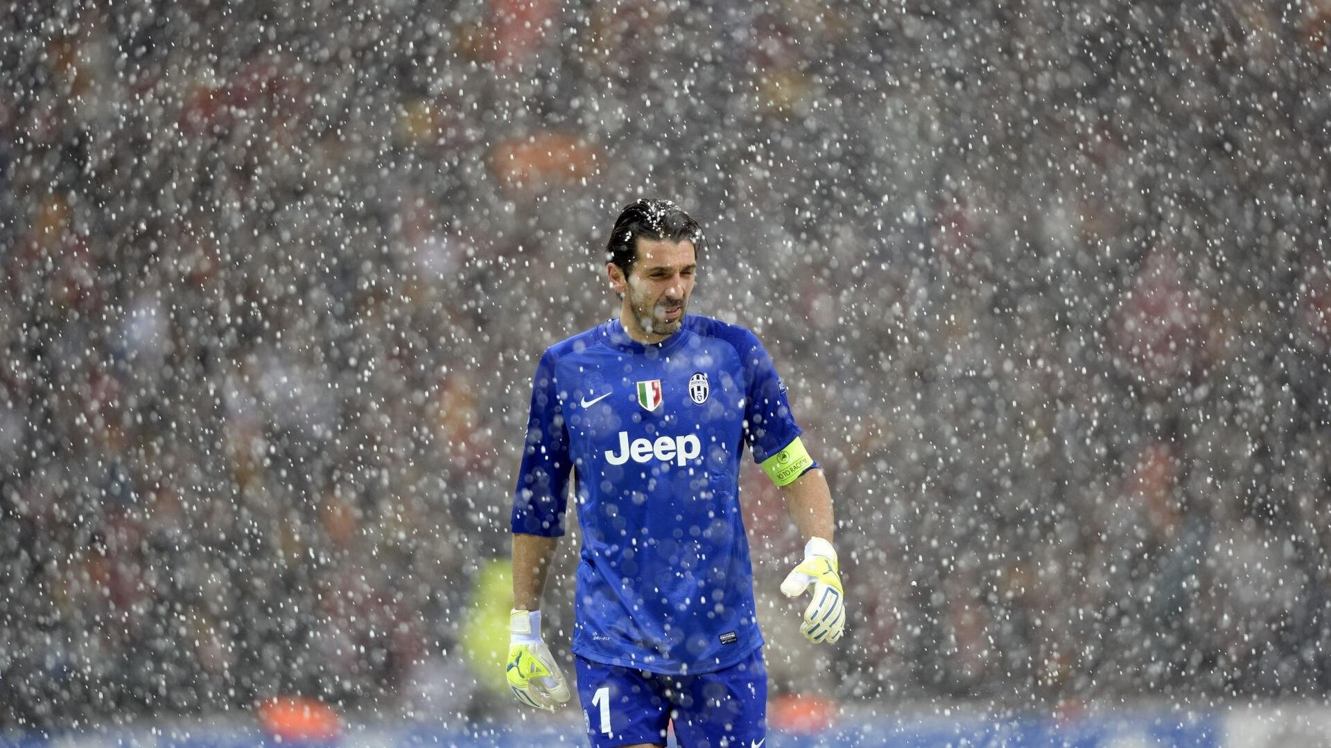 法国足球职业联赛竞争激烈，场面火爆，法国职业足球联盟