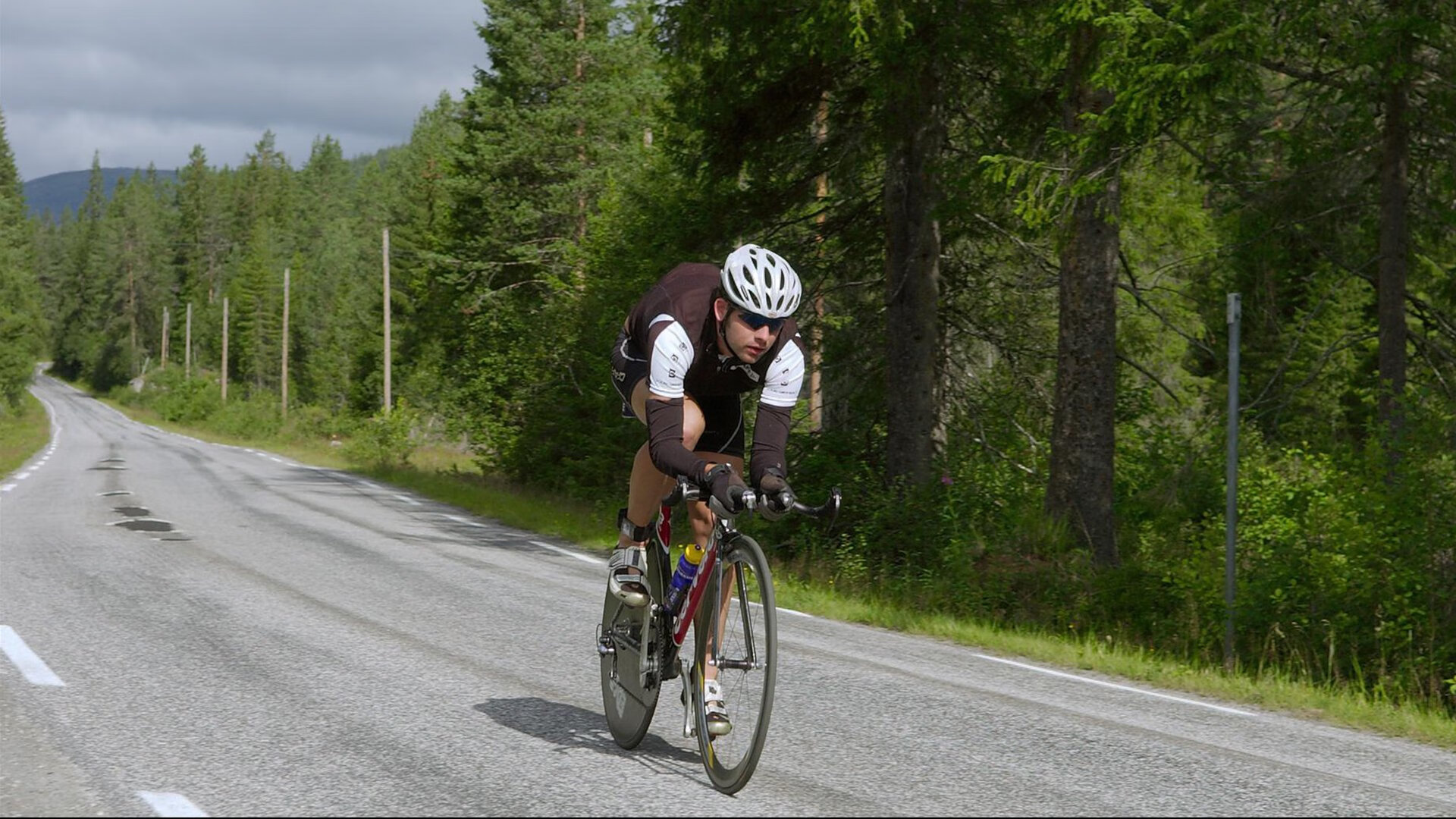 “德甲球队状态火热,冠军争夺逐渐明朗”,德甲阵营